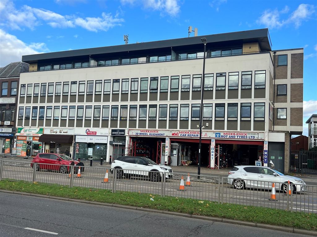 2 bed flat for sale in Uxbridge Road, Hayes UB4, £299,950 Zoopla