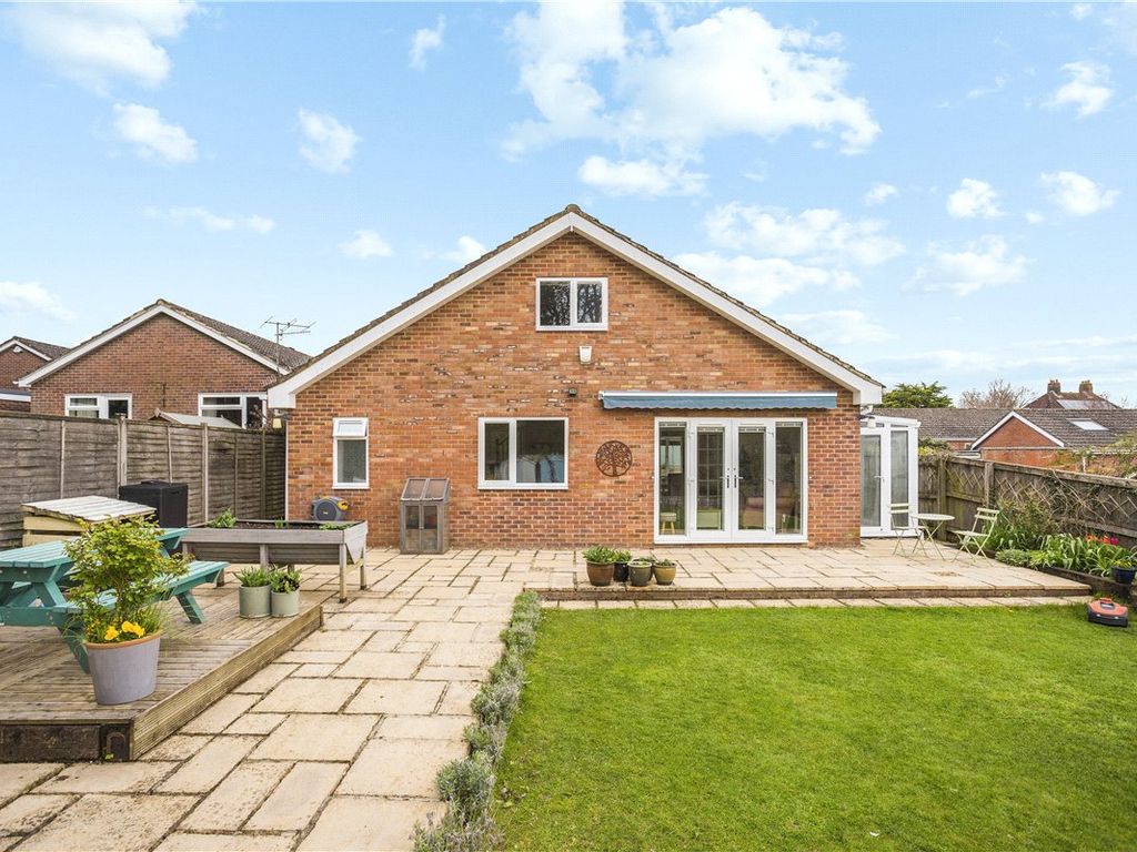 4 bed bungalow for sale in Priorsfield, Marlborough, Wiltshire SN8 Zoopla