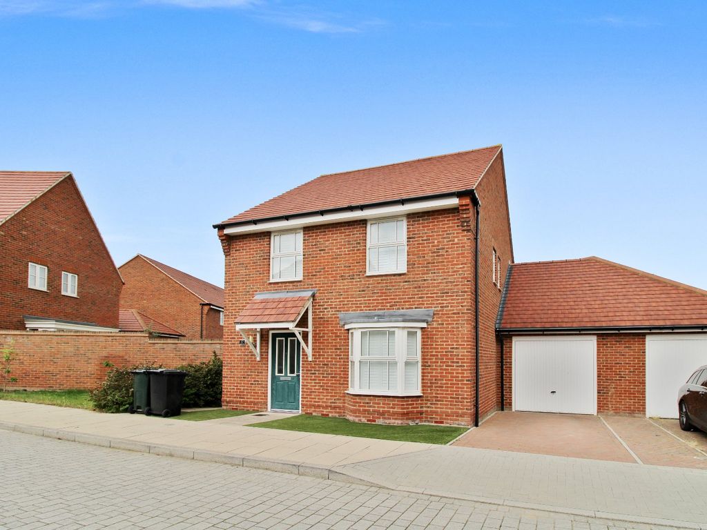 4 bed detached house to rent in Elinor Vale, Castle Hill, Ebbsfleet Valley, DA10 Zoopla