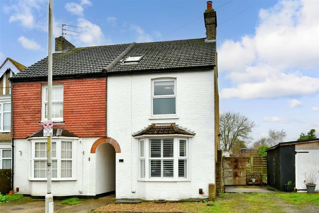 3 bed semidetached house for sale in Valenciennes Road, Sittingbourne