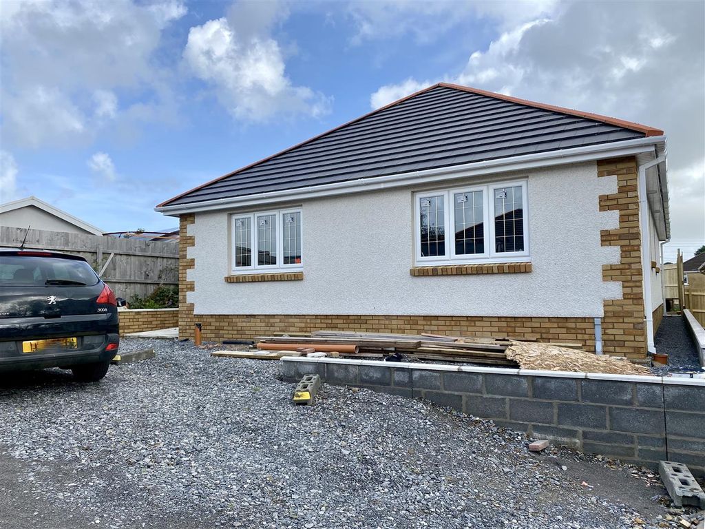 2 bed detached bungalow for sale in Waterloo Road, Penygroes, Llanelli