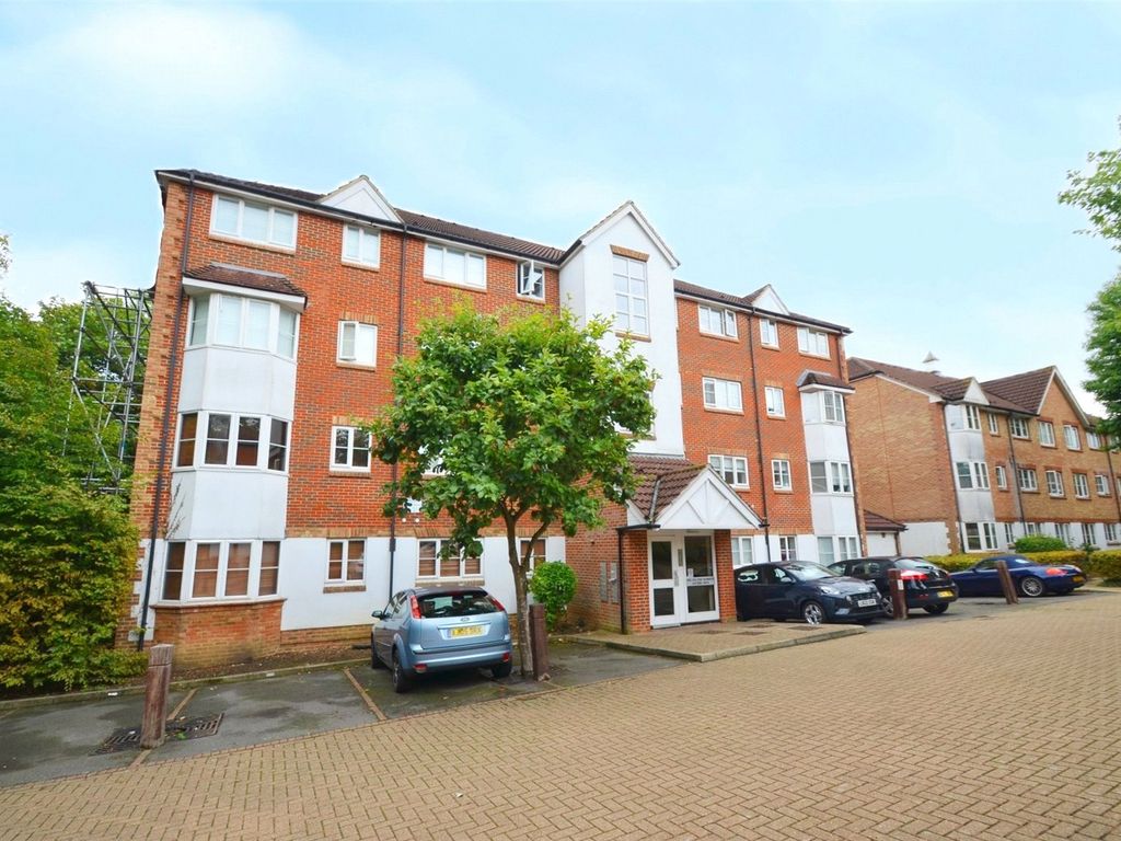 2 bed flat to rent in Autumn Drive, Sutton, Surrey SM2 Zoopla