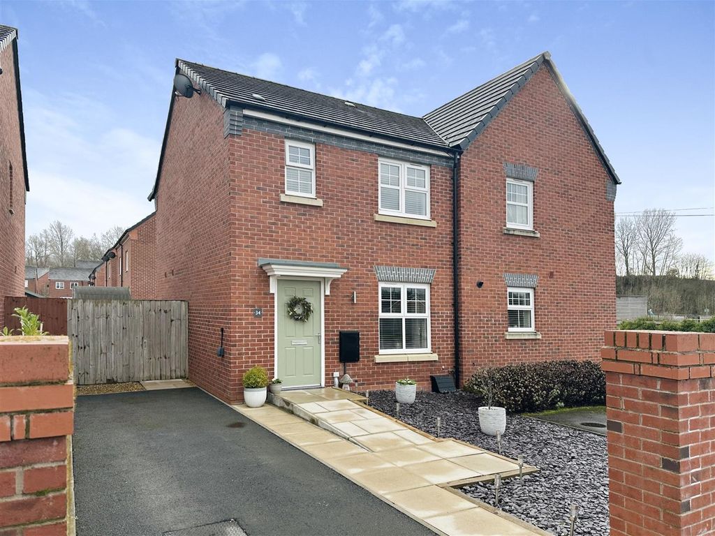 3 bed semidetached house for sale in Sandeman Crescent, Winnington