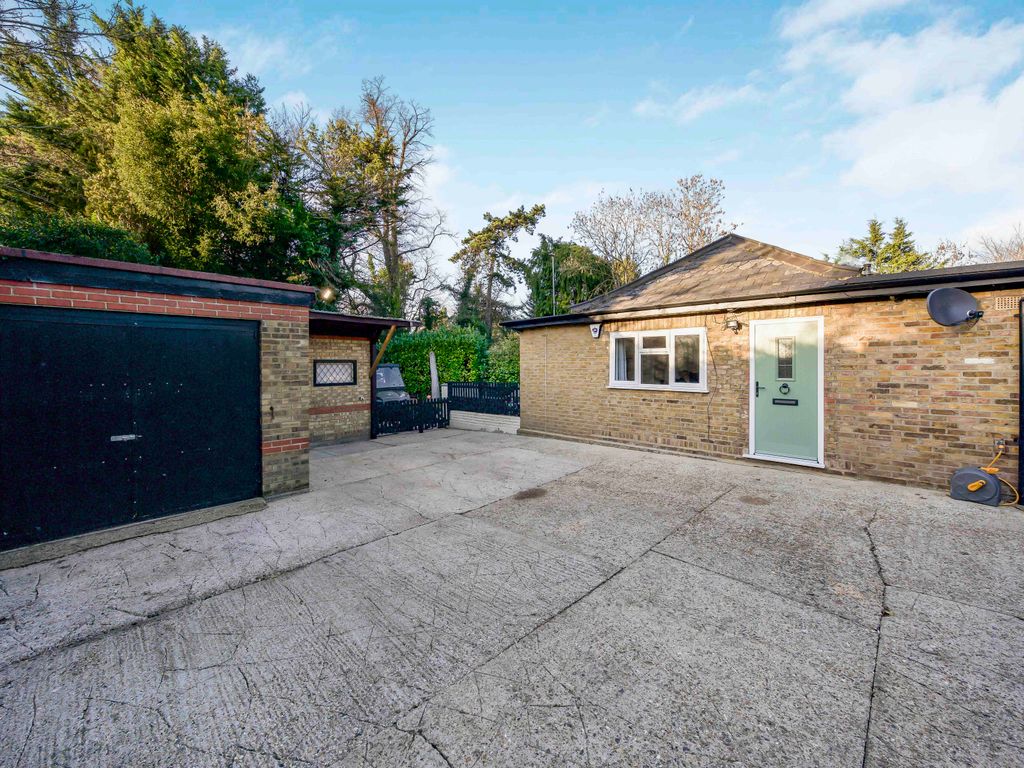 2 bed detached bungalow for sale in Slough Road, Iver SL0, £565,000