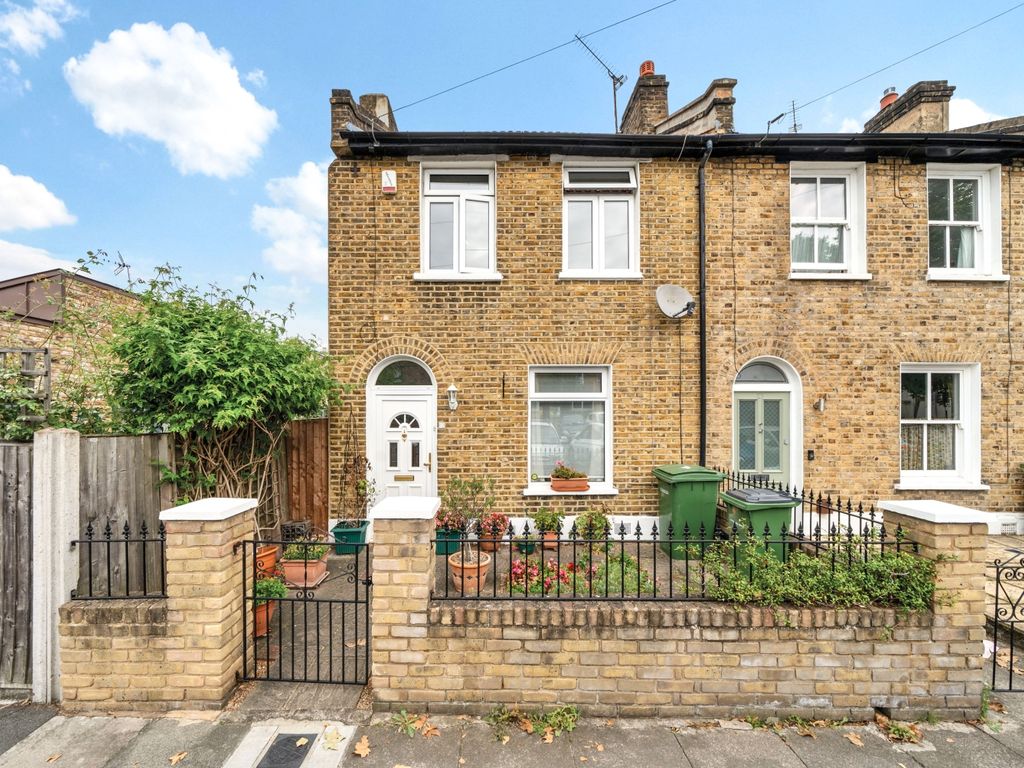 2 bed end terrace house for sale in Walnut Tree Road, London SE10, £