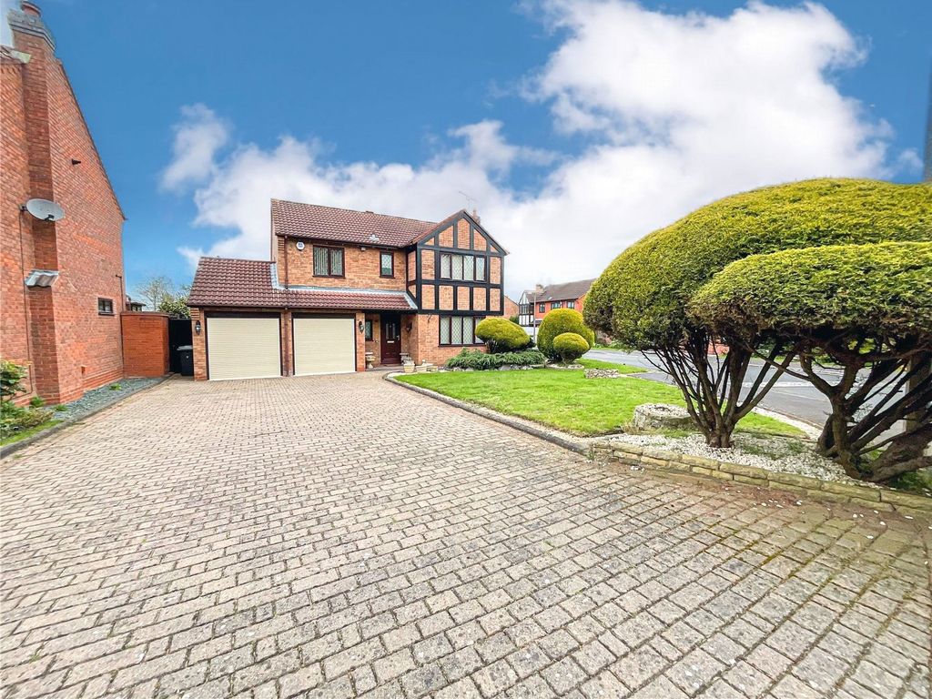 4 bed detached house for sale in Gleneagles, Tamworth, Staffordshire