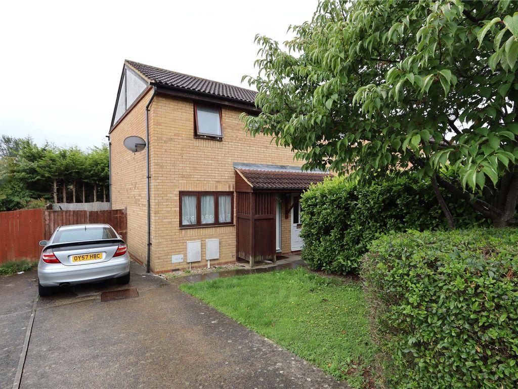 2 bed semidetached house for sale in Vellan Avenue, Fishermead, Milton