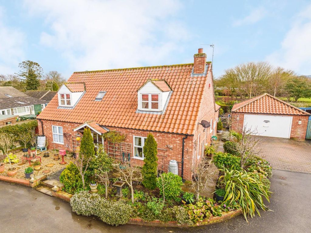 4 bed detached bungalow for sale in Woodmans Yard, Tetford, Horncastle