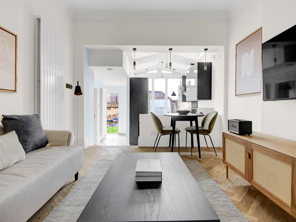 2 bed flat to rent in Chelsea, London SW10, £3,010 pcm Zoopla