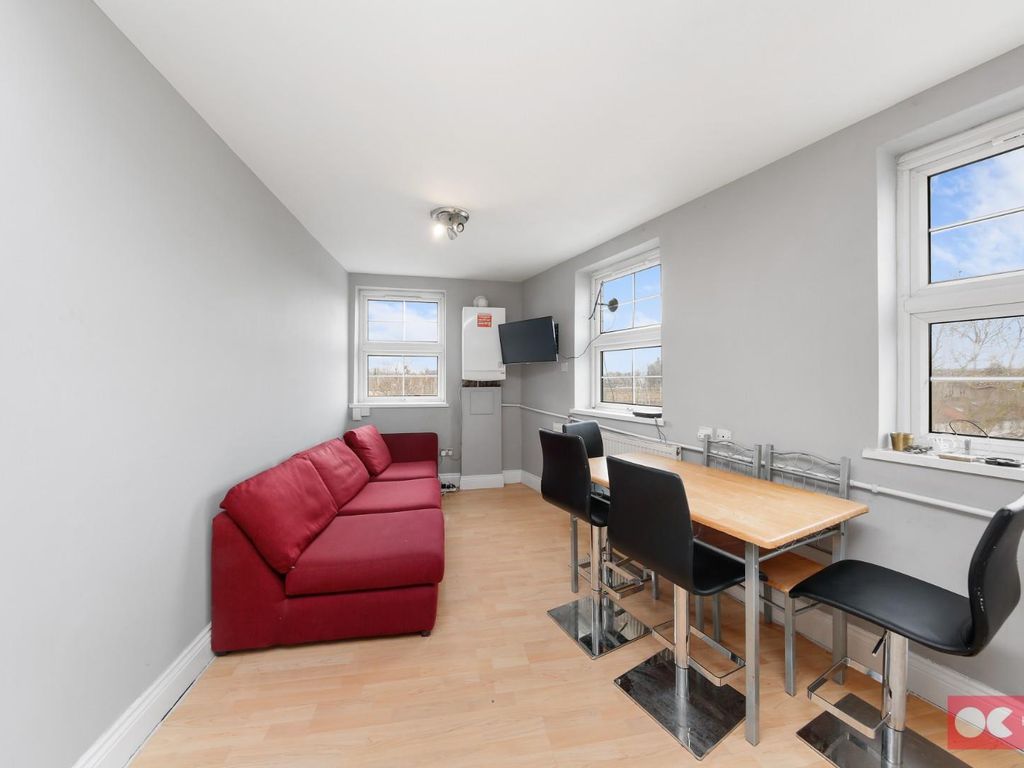 3 bed flat to rent in High Road Leyton, London E10 Zoopla