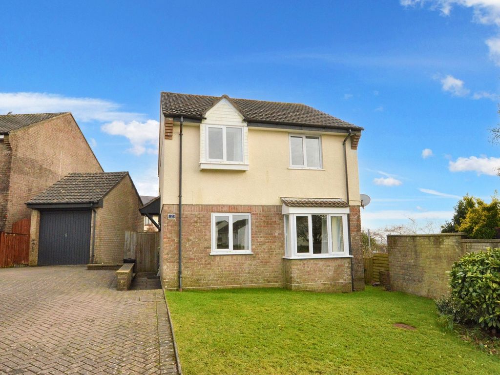 4 bed detached house to rent in Treverbyn Close, Liskeard, Cornwall