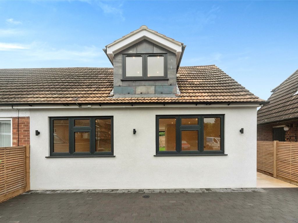 3 bed bungalow for sale in Shamrock Close, Fetcham, Leatherhead, Surrey