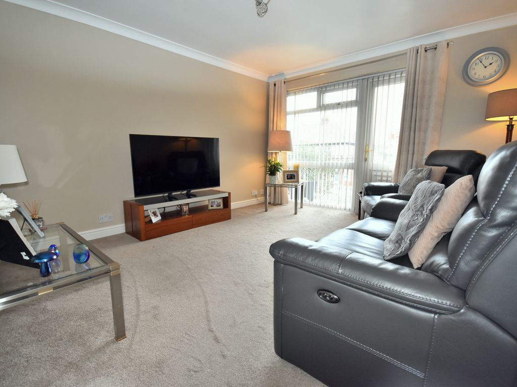 2 bed flat for sale in Waterloo Road, Blackpool FY4, £105,000 Zoopla
