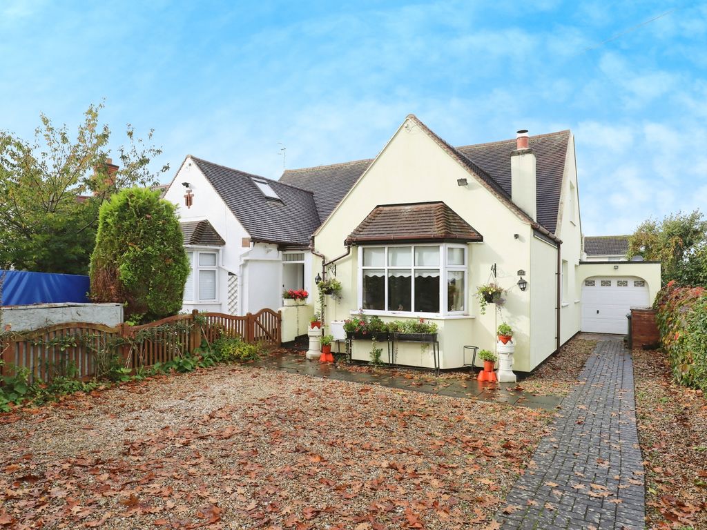 3 bed semidetached house for sale in Manor Road, StratfordUponAvon