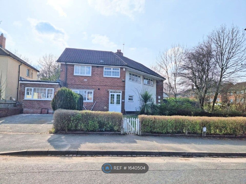 4 bed semidetached house to rent in Bickington Road, Birmingham B32