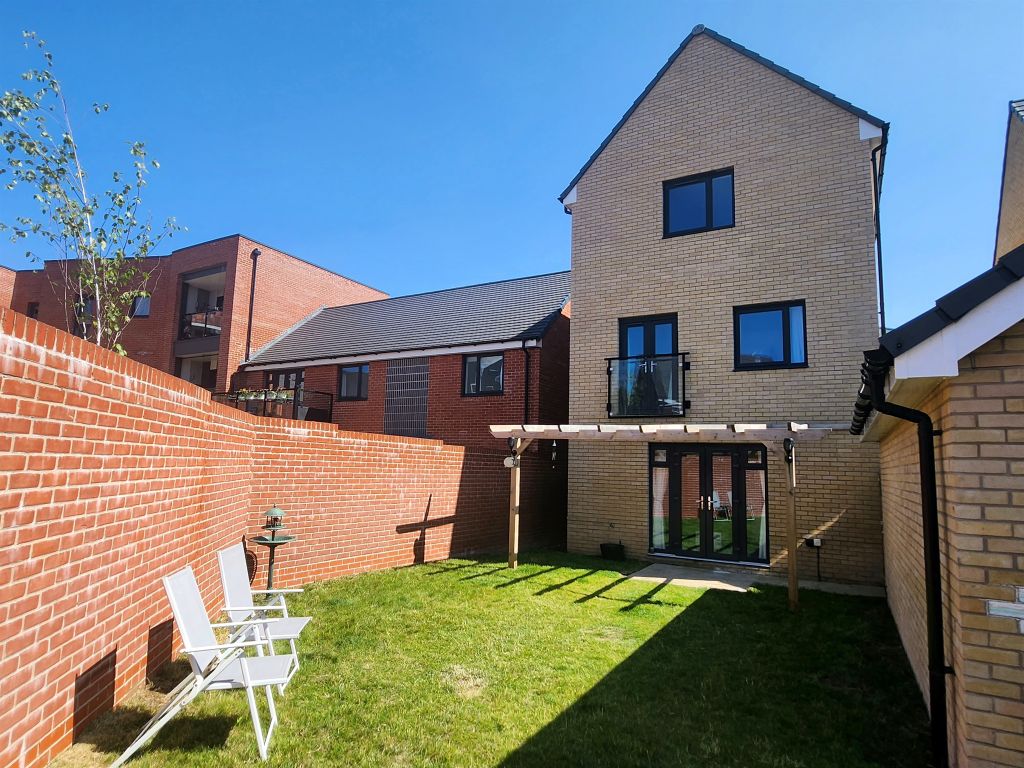 4 bed detached house for sale in Cashmere Drive, Andover SP11 Zoopla