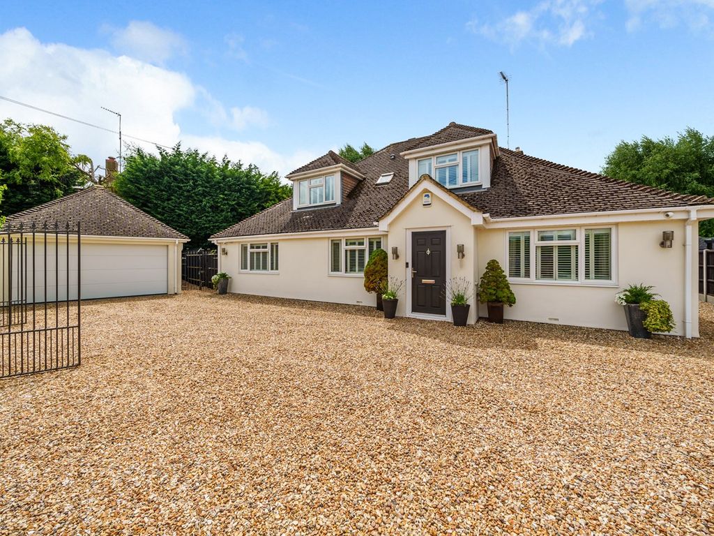 5 bed detached house for sale in Luton Road, Chalton LU4 Zoopla