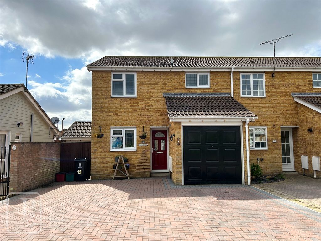 3 bed end terrace house for sale in Havering Close, ClactonOnSea