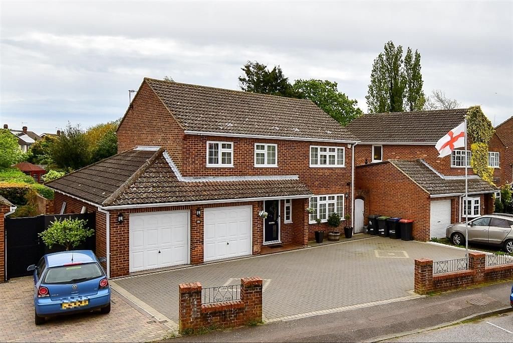 4 bed detached house for sale in Shalloak Road, Broad Oak, Canterbury