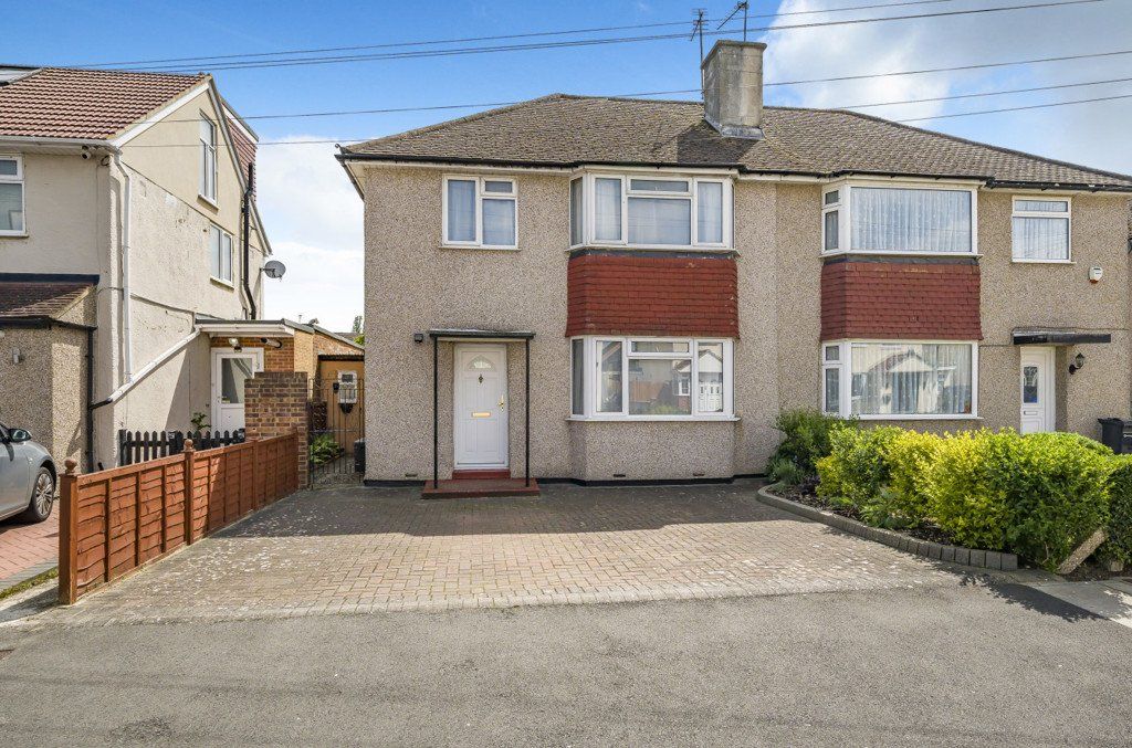 3 bed semidetached house for sale in Morello Avenue, Uxbridge