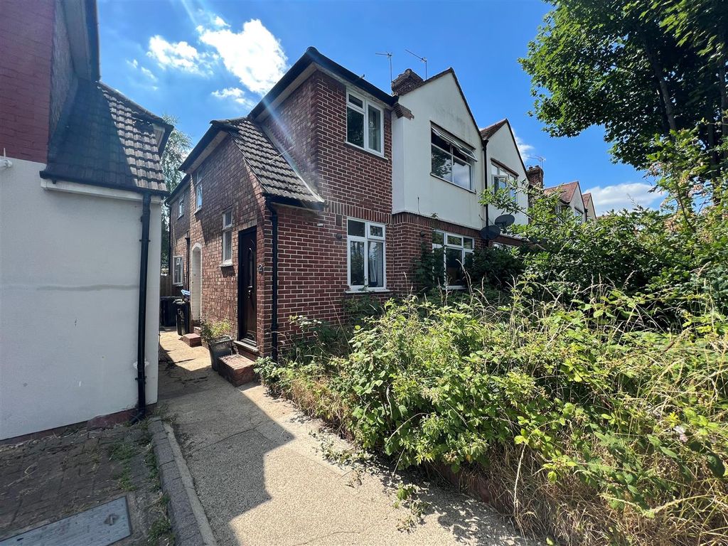 2 bed for sale in Hertford Road, Enfield EN3 Zoopla