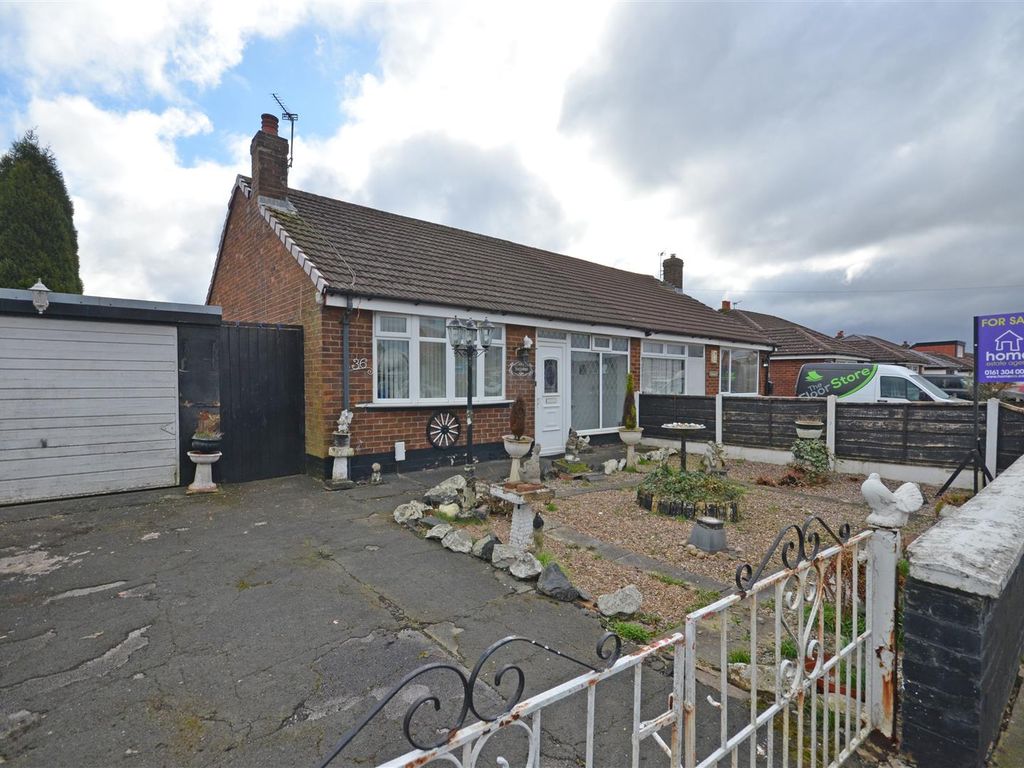2 bed semidetached bungalow for sale in Mansfield Avenue, Denton