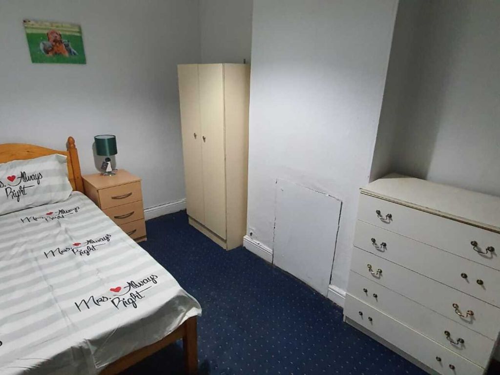 Room to rent in Lilac Avenue, Runcorn Road, Balsall Heath, Birmingham