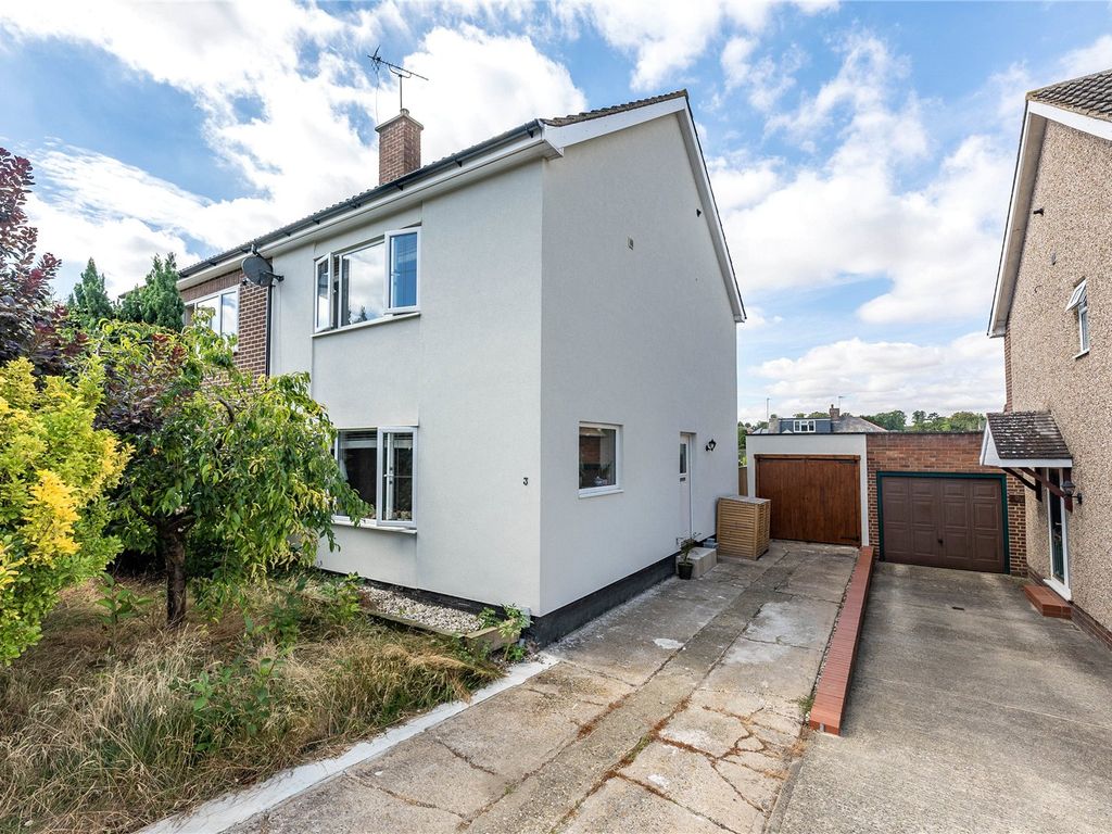3 bed semidetached house for sale in Stanleys Farm Road, Saffron