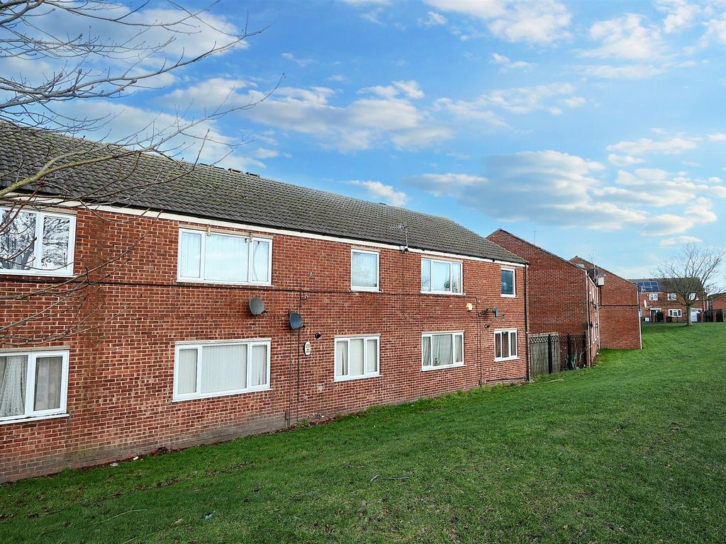 2 bed for sale in Petersfield Close, Nottingham NG5, £