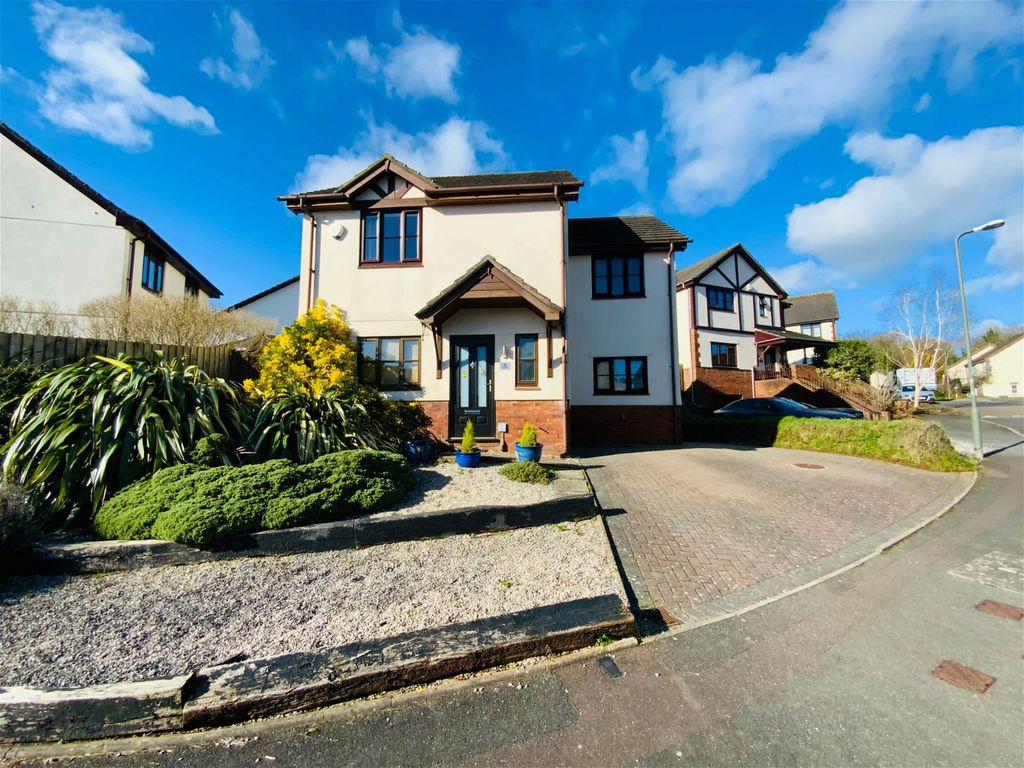 3 bed detached house for sale in Lindisfarne Way, Torquay TQ2, £375,000