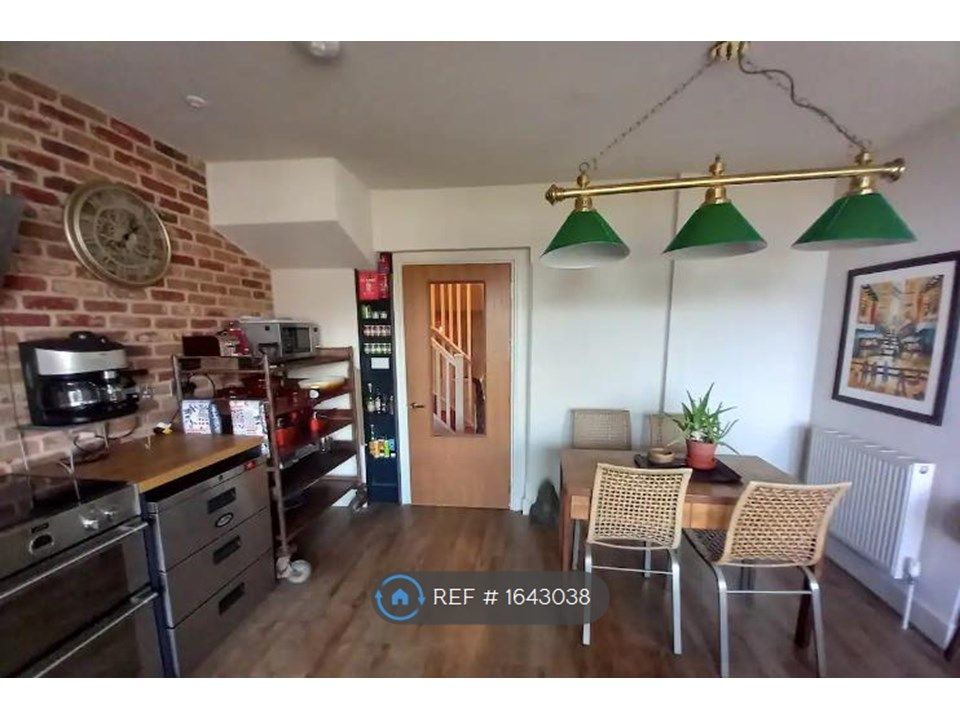 3 bed flat to rent in Grosvenor Gardens, St Leonards On Sea, East