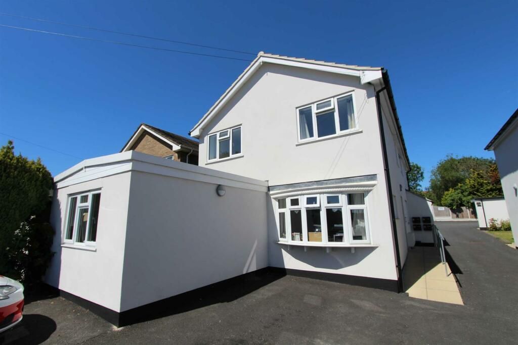 1 bed flat to rent in Rayleigh Road, Eastwood, LeighOnSea SS9, £895