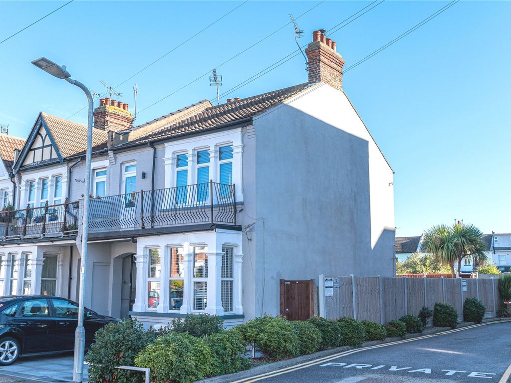 2 bed flat for sale in Chelsea Avenue, Southchurch Park Area, Southend