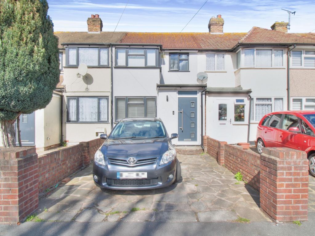 3 bed terraced house for sale in Elm Park Avenue, Elm Park, Hornchurch