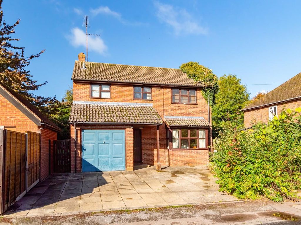 3 bed detached house for sale in Goldfield Road, Tring HP23, £575,000