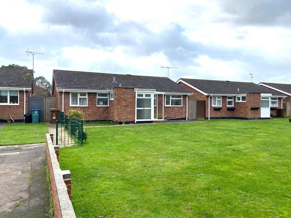 3 bed bungalow for sale in Uppark Way, Felpham PO22, £385,000 Zoopla