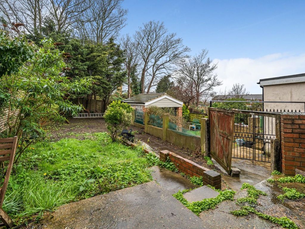 3 bed semidetached house for sale in Clive Road, Belvedere DA17, £