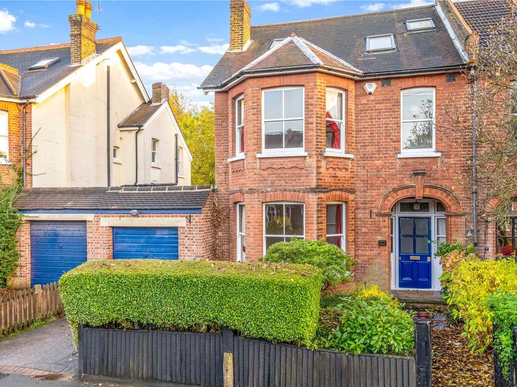 6 bed semidetached house for sale in Hawes Road, Bromley BR1, £