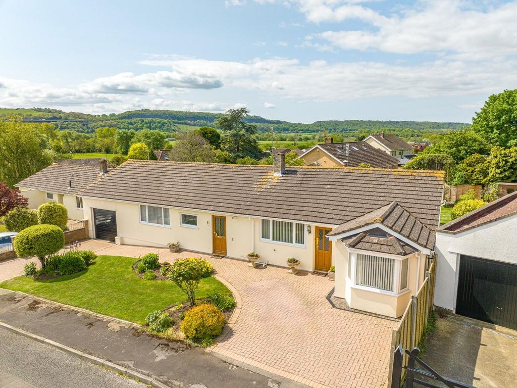 3 bed property for sale in Meadow Drive, WestonInGordano, Bristol