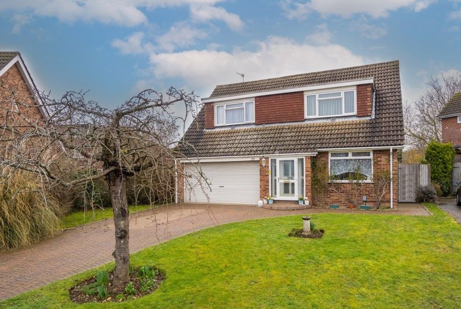 4 bed detached house for sale in Chessfield Park, Little Chalfont