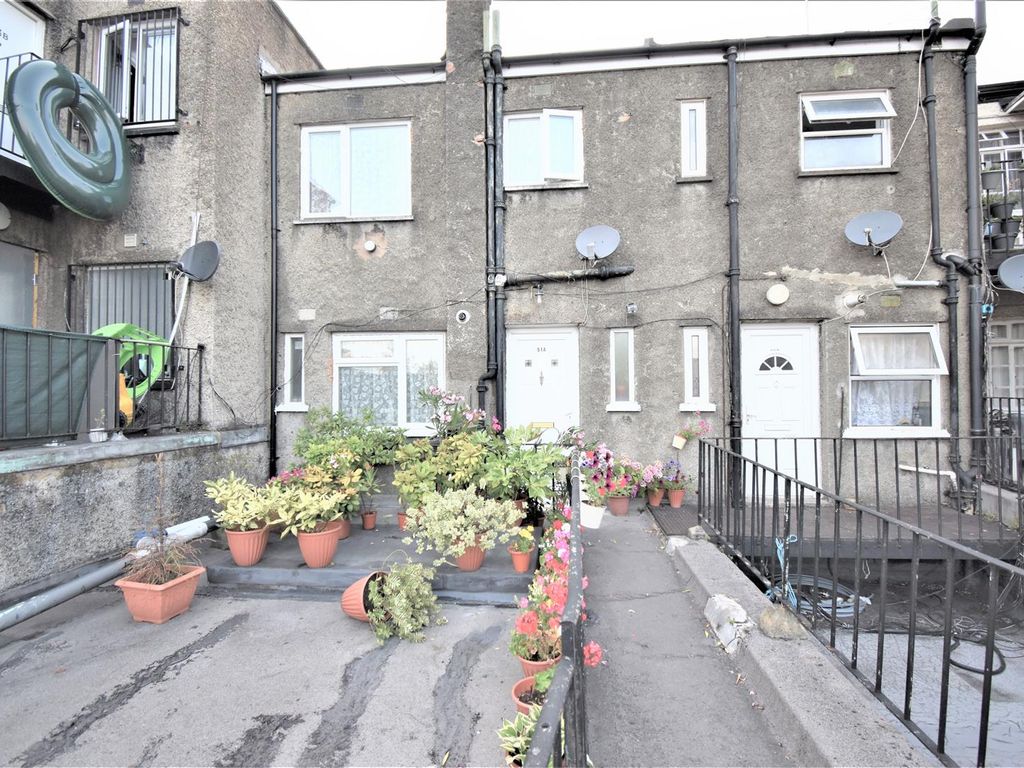 2 bed flat to rent in London Road, Morden SM4, £1,425 pcm Zoopla