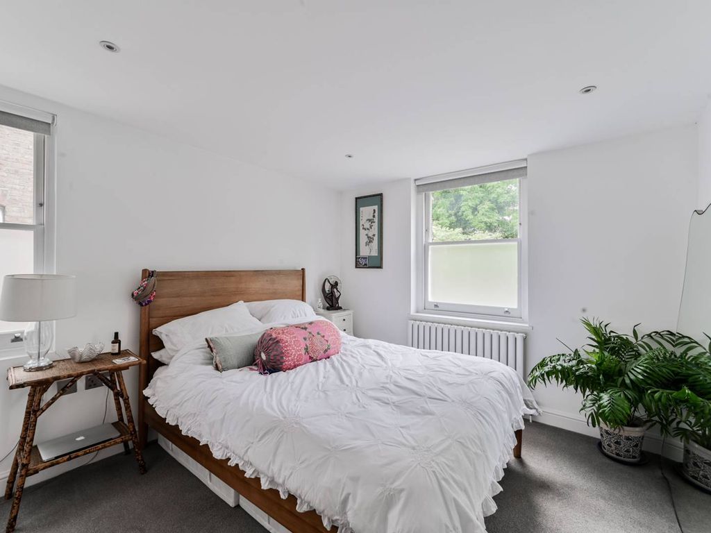 2 bed flat to rent in Lancaster Road, 4Pl, Stroud Green, London N4, £