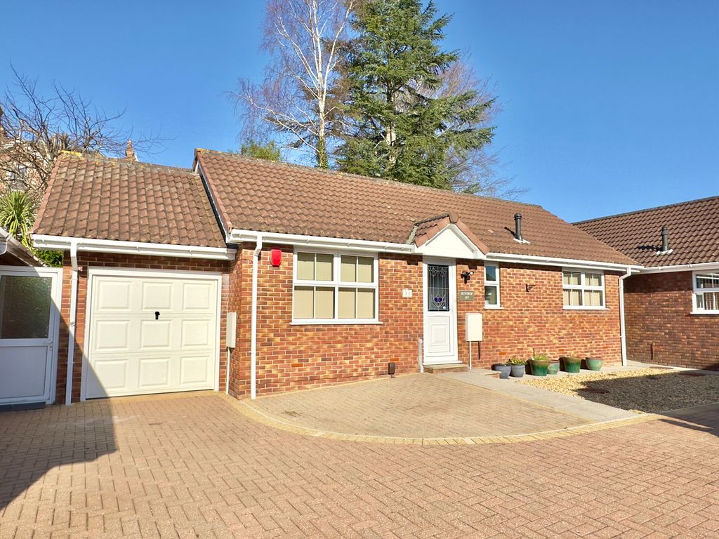 2 bed bungalow for sale in Meadow View Road, Plympton, Plymouth PL7