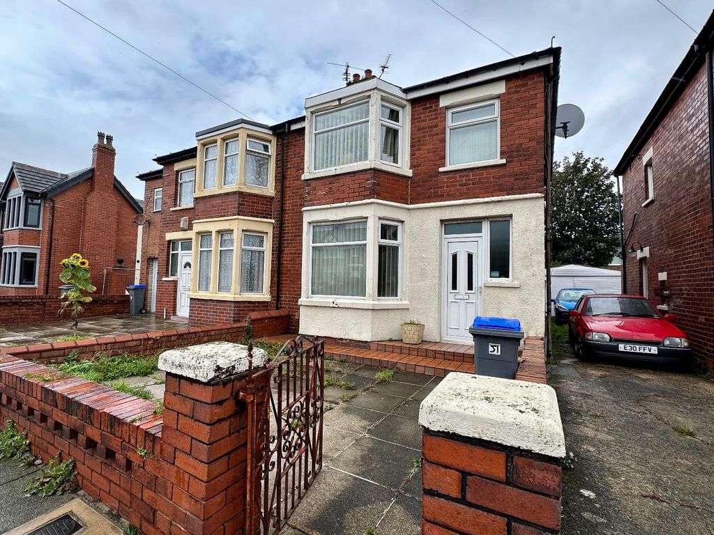 3 bed property for sale in Lennox Gate, Blackpool FY4, £125,000 Zoopla
