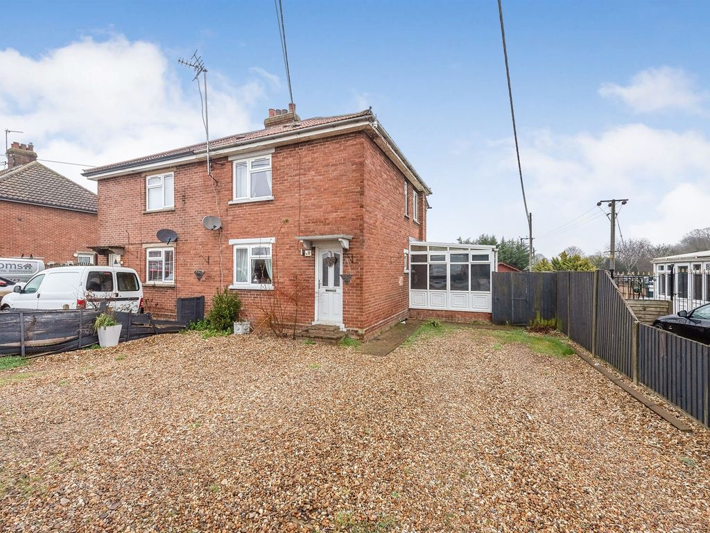3 bed semidetached house for sale in Hythe Road, Methwold, Thetford