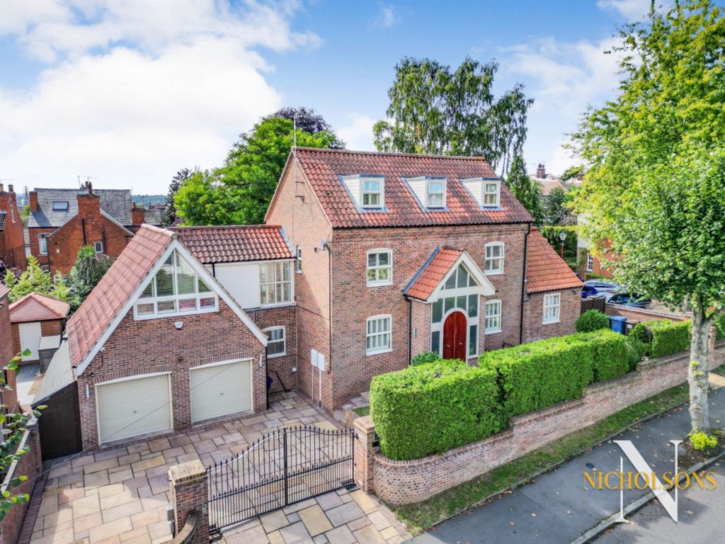 5 bed detached house for sale in The Baulk, Worksop, Nottinghamshire