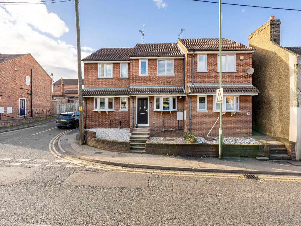 2 bed terraced house to rent in Main Road, Sutton At Hone, Dartford