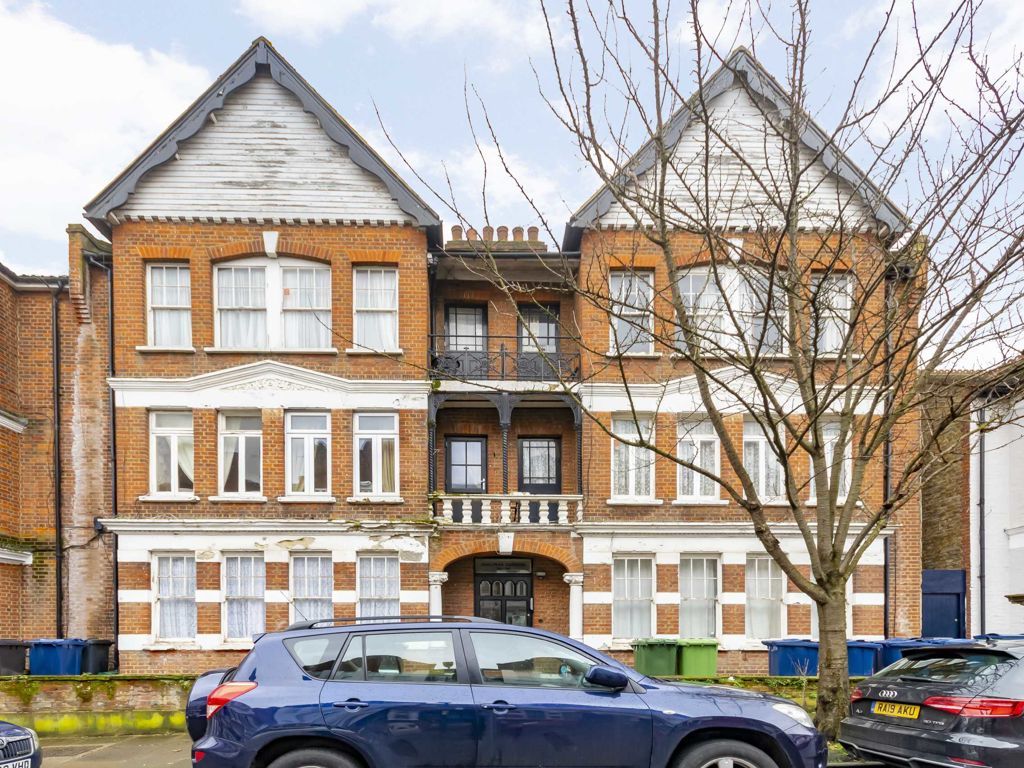 3 bed flat to rent in Shalimar Gardens, London W3, £1,998 pcm Zoopla