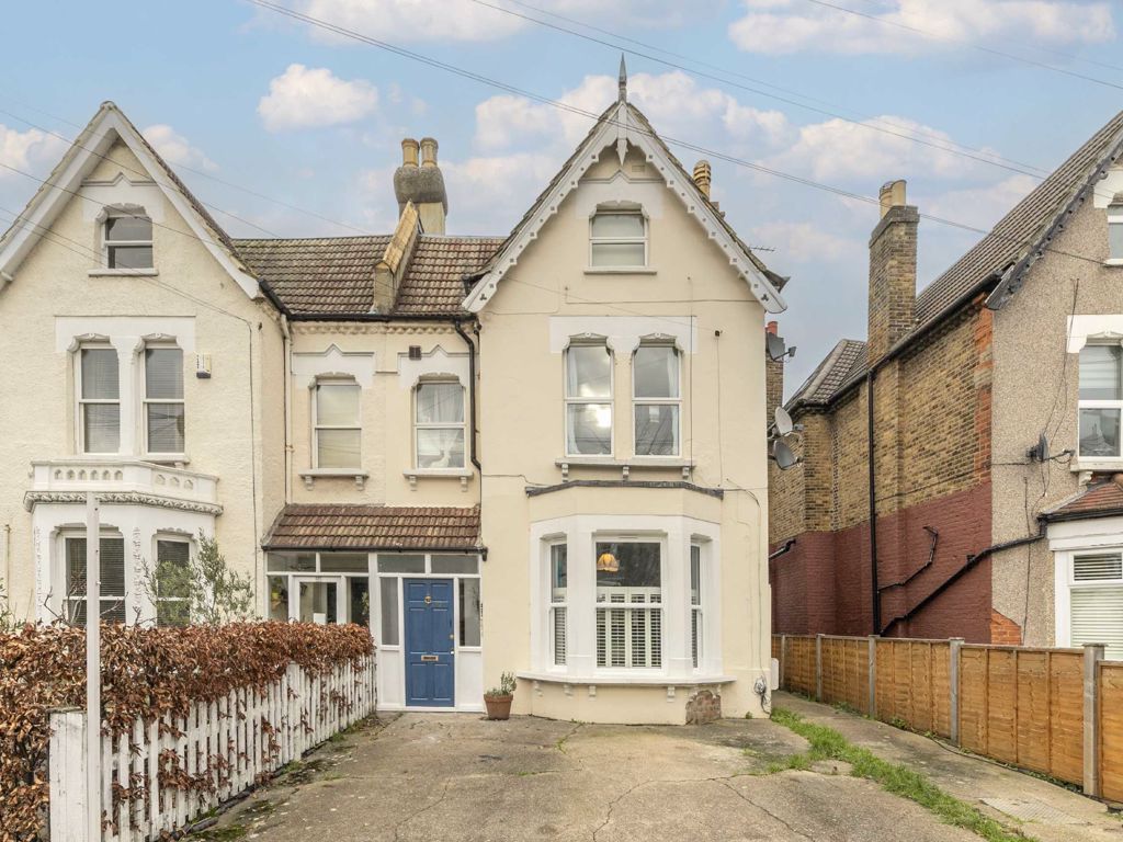 3 bed flat for sale in Hopton Road, London SW16 Zoopla