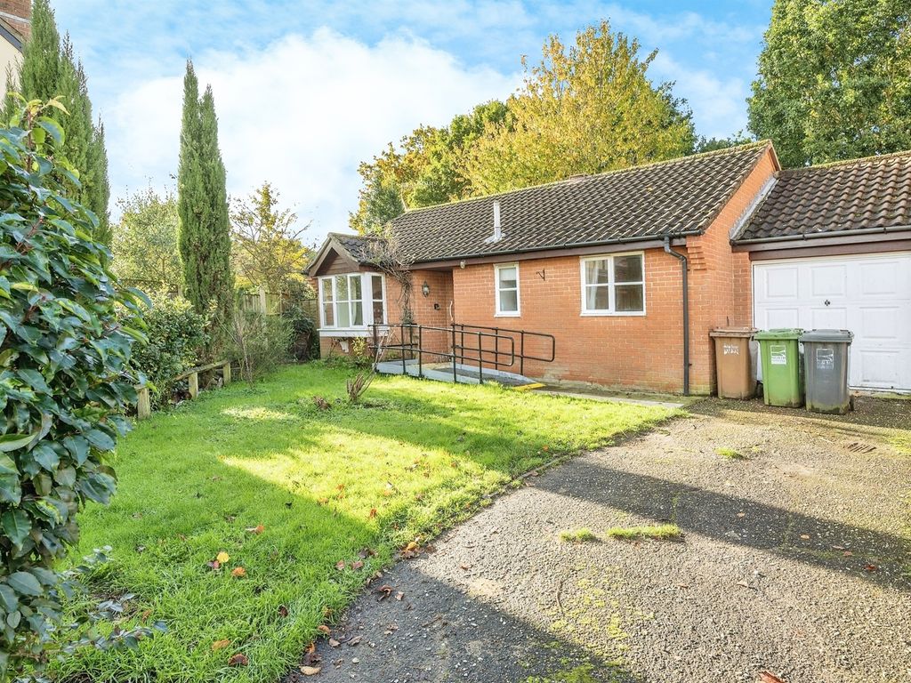 2 bed detached bungalow for sale in bs Close, North Walsham NR28, £